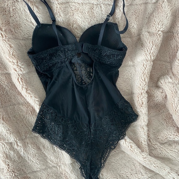 Black lace lingerie bodysuit - Picture 3 of 3